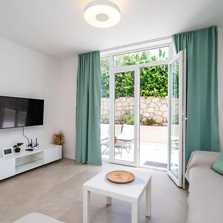 Sofia Apartment *
