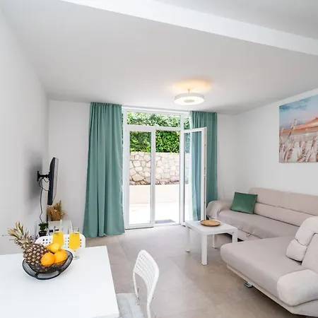 Sofia Apartment *